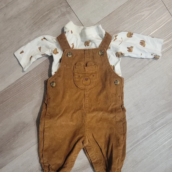 Carter's NB 2-Piece Bear Overall Set. Excellent used condition!! So so cute! - Picture 2 of 3